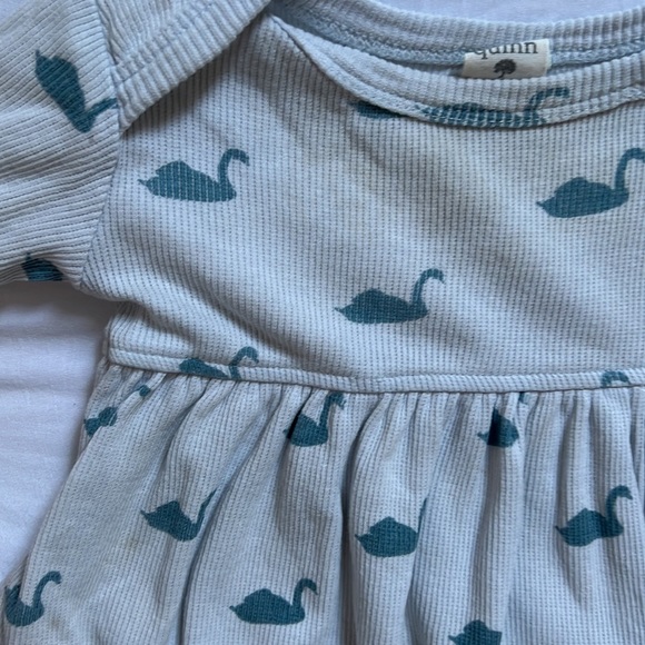 Kate Quinn swan design dress 6-12 month - Picture 2 of 7